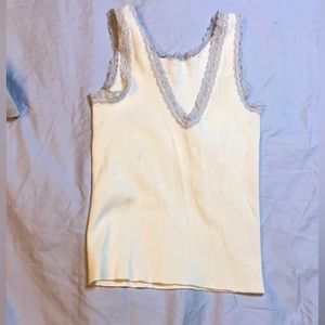 BRANDY MELVILLE WHITE V NECK TANK